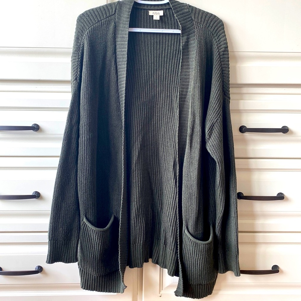 a.n.a long green sweater w pockets, size L, great condition, rarely worn